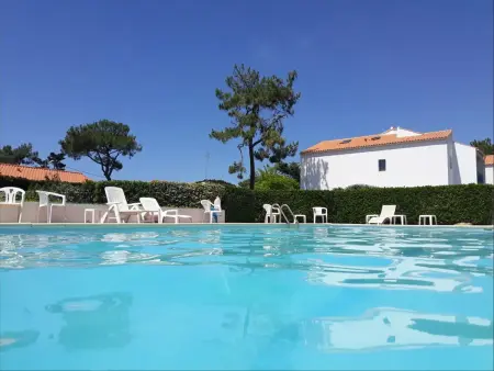 Maisonnette à 600m de la mer avec piscine et parking privé - Photo 14