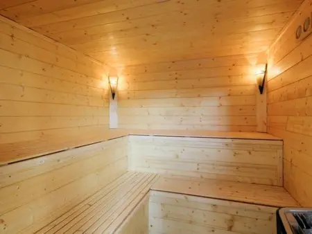 Escapade Romantique: Cabane avec Terrasse Panoramique, Poêle à Bois et Éclairage Multicolore - Photo 17