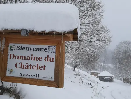 Escapade Romantique: Cabane avec Terrasse Panoramique, Poêle à Bois et Éclairage Multicolore - Photo 22