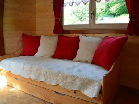 Roulotte cosy avec kitchenette, ruisseau apaisant et espace bien-être, nuit insolite à Ferdrupt - Photo 5