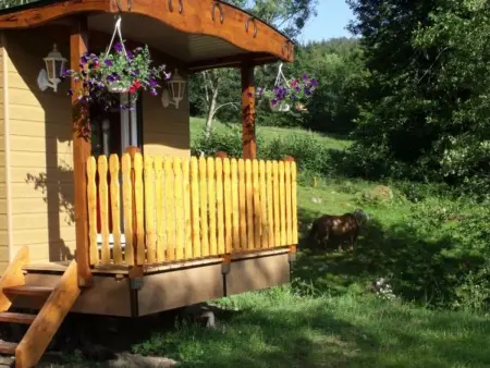 Roulotte cosy avec kitchenette, ruisseau apaisant et espace bien-être, nuit insolite à Ferdrupt - Photo 10