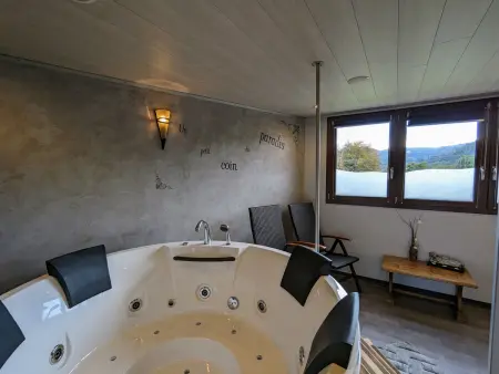 Roulotte cosy avec kitchenette, ruisseau apaisant et espace bien-être, nuit insolite à Ferdrupt - Photo 19