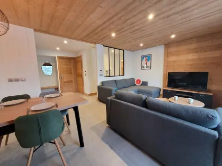 Appartement lumineux, chalet rénové, centre Les Gets, 6 pers, proche pistes, parking - Photo 2