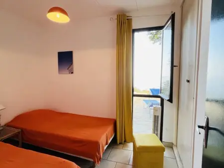 Rez-de-chaussée avec terrasse, à 100m de la plage! 6 couchages, parking inclus, linge fourni. - Photo 3
