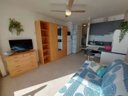 Studio cabine 4 personnes, terrasse, parking, Grau d'Agde - Photo 4