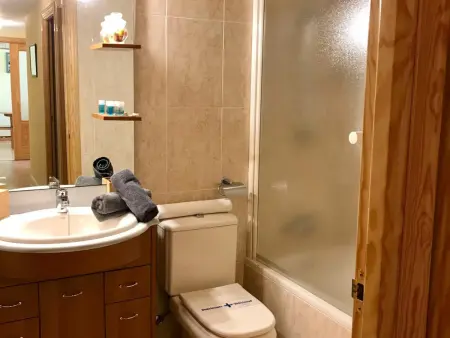Appartement familial 2 chambres avec piscine, balcon et parking - Jaca - Photo 3