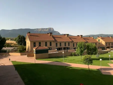 Appartement familial 2 chambres avec piscine, balcon et parking - Jaca - Photo 7