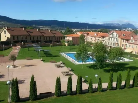 Appartement familial 2 chambres avec piscine, balcon et parking - Jaca - Photo 9