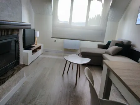 Dernier étage moderne à Jaca avec piscine, parking, ascenseur et rangement ski/vélo. - Photo 3