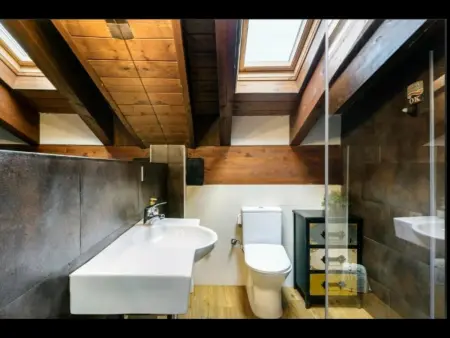 Charmant appartement montagnard avec cheminée, à 15 min de Jaca, idéal pour nature et détente - Photo 8