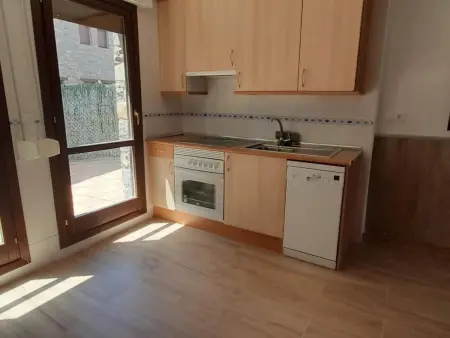 Maison en Pierre, 6 Pers, Terrasse et BBQ, 5 min de Jaca, 15 min des Pistes - Photo 2