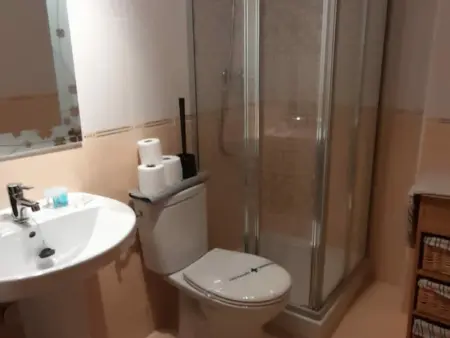 Maison en Pierre, 6 Pers, Terrasse et BBQ, 5 min de Jaca, 15 min des Pistes - Photo 13