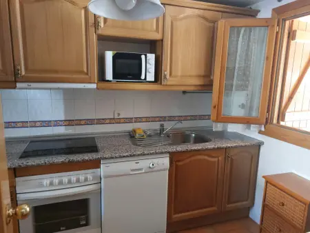 Maison de montagne en pierre avec jardin, 3 chambres + grenier, salon, cuisine équipée, draps et serviettes inclus - Photo 2