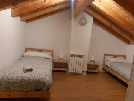 Maison de montagne en pierre avec jardin, 3 chambres + grenier, salon, cuisine équipée, draps et serviettes inclus - Photo 13