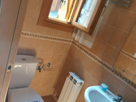 Maison de montagne en pierre avec jardin, 3 chambres + grenier, salon, cuisine équipée, draps et serviettes inclus - Photo 15