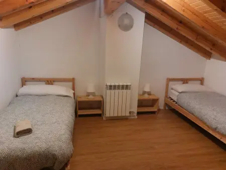 Maison de montagne en pierre avec jardin, 3 chambres + grenier, salon, cuisine équipée, draps et serviettes inclus - Photo 17