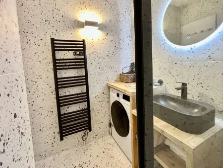 Studio cabine 4 pers avec balcon, près commerces et navette gratuite - Photo 4