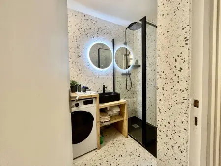 Studio cabine 4 pers avec balcon, près commerces et navette gratuite - Photo 9