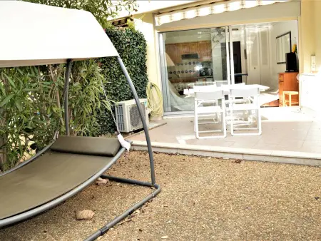Studio climatisé, accès piscine, terrasse, proche plage et commerces - Photo 8