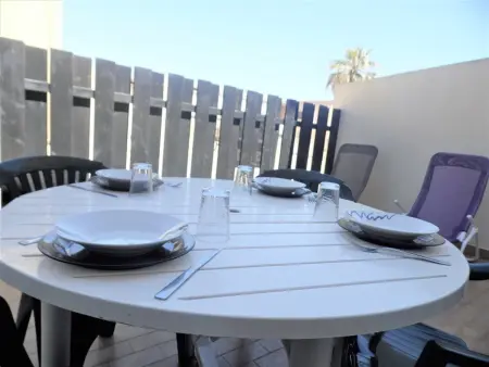 Appartement 2 Pièces avec Grande Terrasse et Parking – Proche Mer, Calme, 4 Couchages - Photo 1