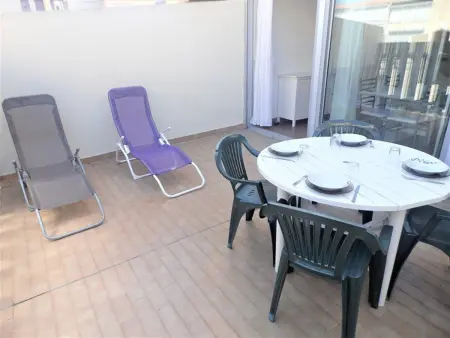 Appartement 2 Pièces avec Grande Terrasse et Parking – Proche Mer, Calme, 4 Couchages - Photo 3