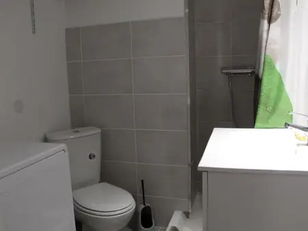 Appartement 2 Pièces avec Grande Terrasse et Parking – Proche Mer, Calme, 4 Couchages - Photo 9