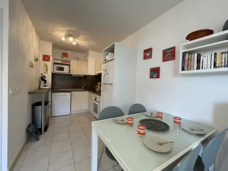Appartement 2 pièces cosy avec terrasse et garage privé, proche plage - Photo 3