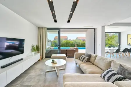 Villa Lodi, Villa de 5 chambres près de Split avec piscine - Photo 1