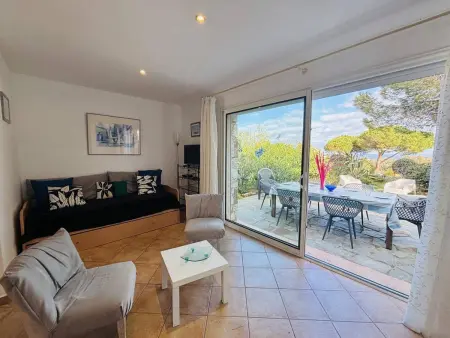 Appartement 3 pièces avec terrasse et climatisation à 1.3 km de la plage, parking inclus - Photo 1