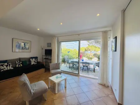 Appartement 3 pièces avec terrasse et climatisation à 1.3 km de la plage, parking inclus - Photo 7