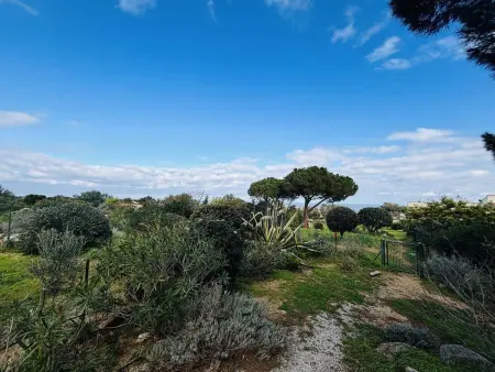 Appartement 3 pièces avec terrasse et climatisation à 1.3 km de la plage, parking inclus - Photo 8