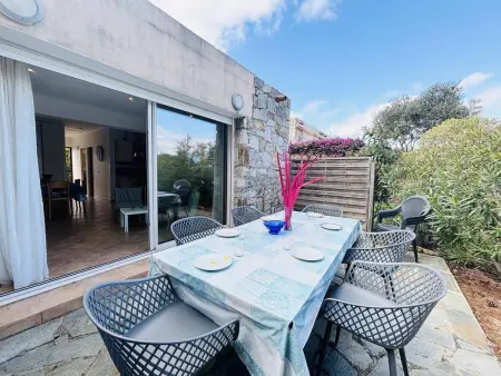 Appartement 3 pièces avec terrasse et climatisation à 1.3 km de la plage, parking inclus - Photo 19