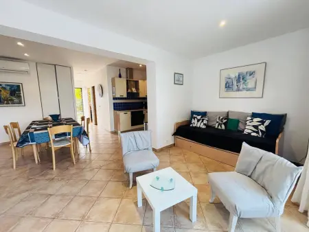 Appartement 3 pièces avec terrasse et climatisation à 1.3 km de la plage, parking inclus - Photo 25