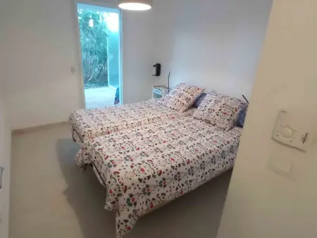 T2 Climatisé Avec Piscine, Wifi, Terrasse et Jardin au Port de Hyères - Photo 3
