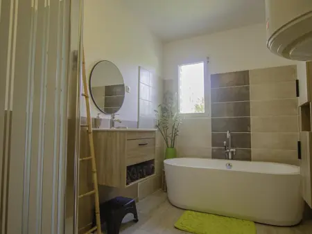 Chaleureuse maison à Troyes avec poêle et jardin, animaux acceptés - Photo 5