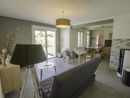 Chaleureuse maison à Troyes avec poêle et jardin, animaux acceptés - Photo 13