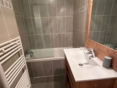 Appartement au pied des pistes avec accès piscine, parking privé - Photo 4