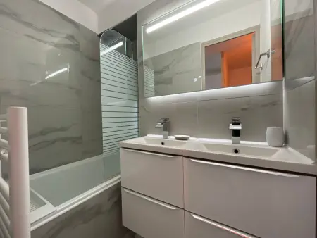 Appartement 2 pièces cabine avec parking privé à Sète - Photo 9