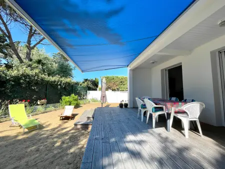 Maison familiale 3 chambres avec jardin, terrasse en bois et WIFI, à 200m de la mer - Photo 1