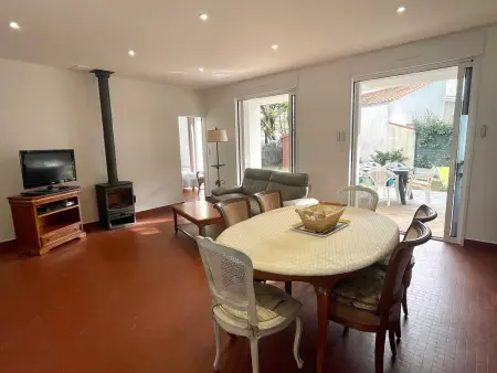 Maison familiale 3 chambres avec jardin, terrasse en bois et WIFI, à 200m de la mer - Photo 4