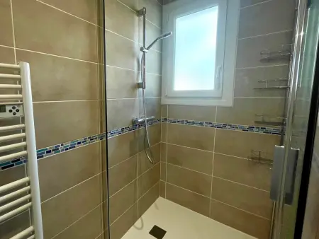 Maison familiale 3 chambres avec jardin, terrasse en bois et WIFI, à 200m de la mer - Photo 11