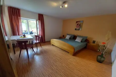 Ferienhaus mit eigener Bar am Bach in Saint Quirin, Retraite nature en Lorraine - Photo 2