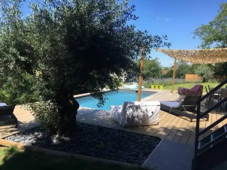Élégante maison à Vichy : piscine chauffée, jardin arboré, terrasse et climatisation - Photo 2