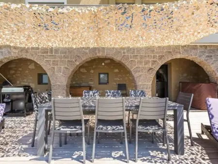 Élégante maison à Vichy : piscine chauffée, jardin arboré, terrasse et climatisation - Photo 21