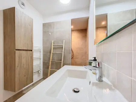 Appartement à 150m plage des Lecques, climatisé, piscine, terrasse, 2 chambres, parking - 4 étoiles - Photo 18