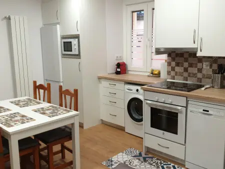 Bel appartement rénové pour 6 pers en centre-ville de Jaca, à côté de la cathédrale - Photo 4