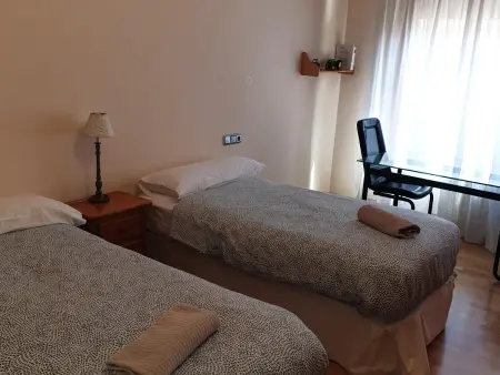 Appartement central à Jaca avec balcon, 3 chambres, 2 salles de bains, parking inclus - Photo 1