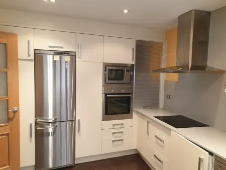 Appartement central à Jaca avec balcon, 3 chambres, 2 salles de bains, parking inclus - Photo 7