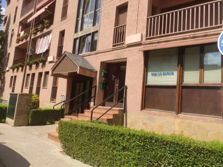 Bel appartement avec piscine, gym et parking, proche centre de Jaca - Photo 7