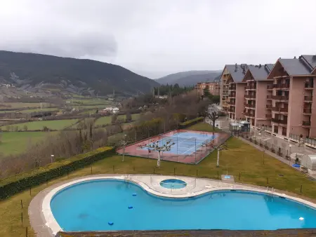 Bel appartement avec piscine, gym et parking, proche centre de Jaca - Photo 8